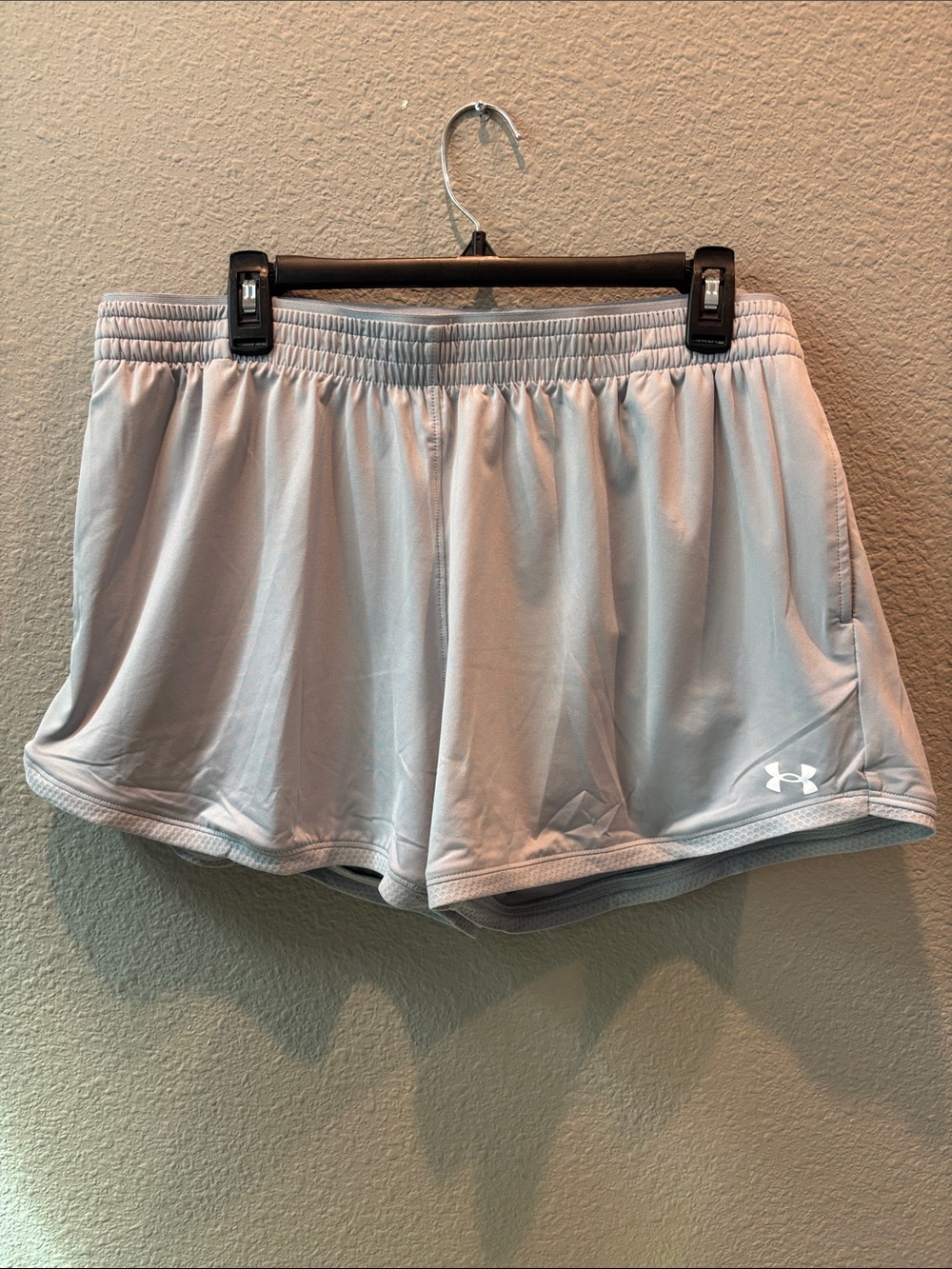 Under Armour Women's Grey and White Athletic Shorts NWT Size XL